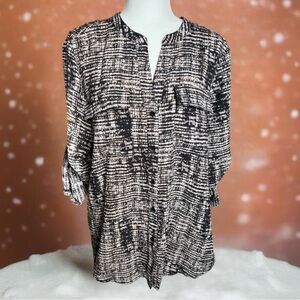 Calvin Klein women’s split round neckline button-up blouse. Size large - NWT